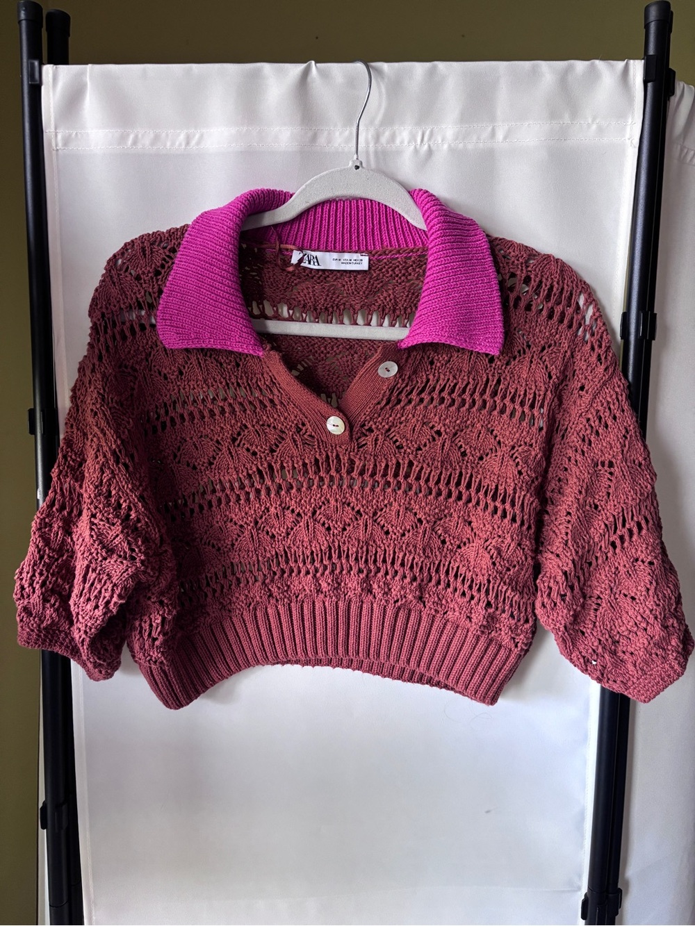 Zara Cropped Open-Knit Polo Sweater in Rose with Fuchsia Collar